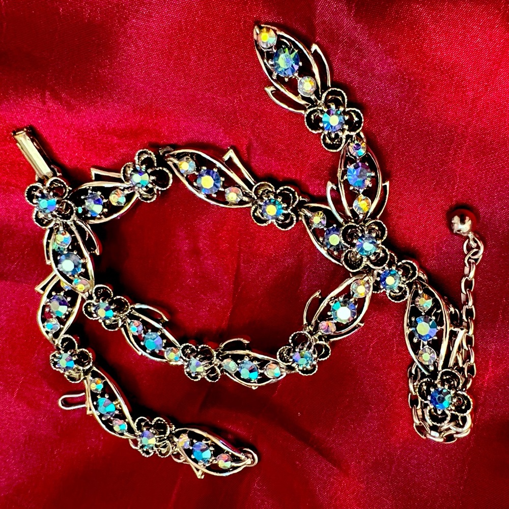 Vintage, early 80s choker and bracelet silver tone set with holographic crystals